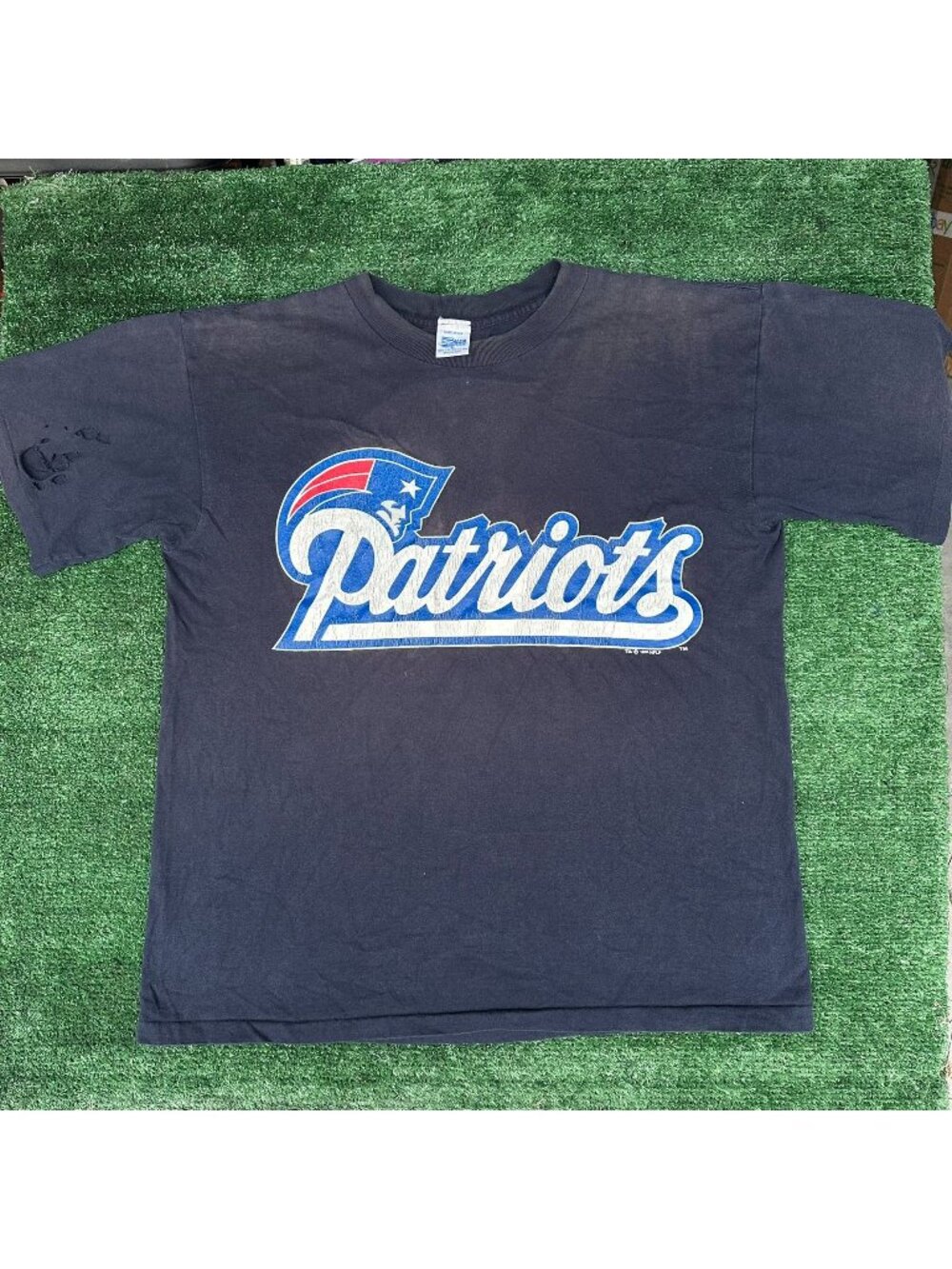 Vintage 90s New England Patriots T-Shirt Navy XL Thrashed Single Stitch NFL 1994